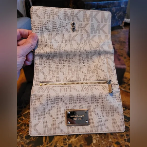 MICHAEL KORS LONG WALLET - Picture 14 of 14